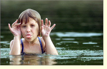 mädchen im wasser