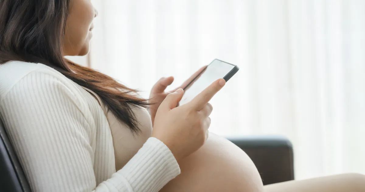 Wann kommt der digitale Eltern-Kind-Pass? Erfahre, was sich ab Oktober 2026 ändert, wann die elektronische Speicherung startet und ob du eine App brauchst.