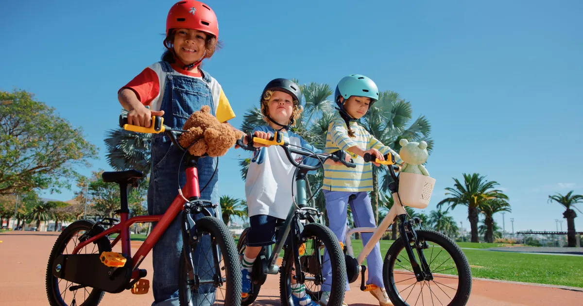 Mehr Bewegung für Kinder im Alltag: Ideen für Outdoor-Aktivitäten, Tipps & passende Ausrüstung für Familien.